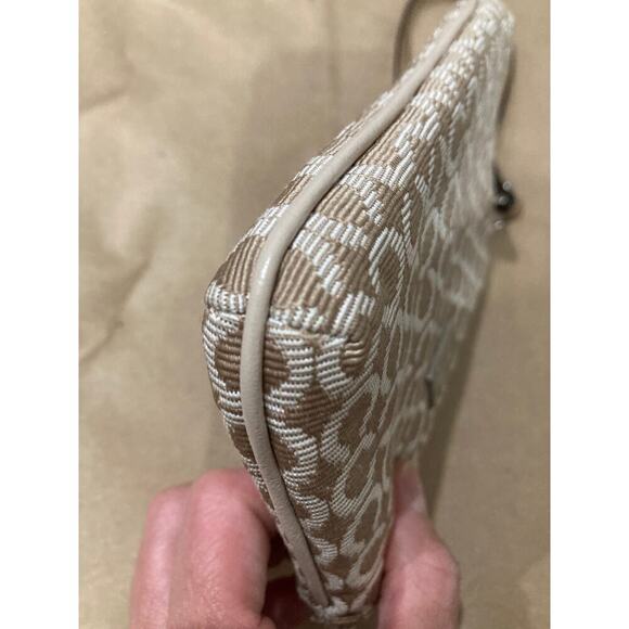 COACH SMALL TAN, IVORY SIGNATURE PRINT CANVAS WRISTLET - Picture 4 of 7